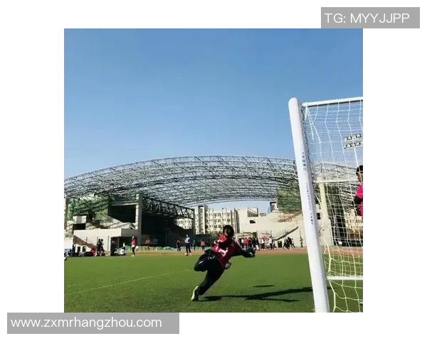 杨娜独家揭秘足球技巧与心得分享助你提升球技的秘诀